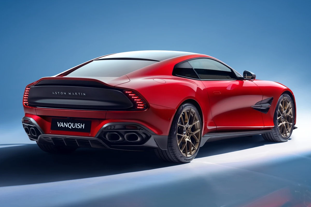 Siêu phẩm Aston Martin Vanquish bất ngờ hồi sinh