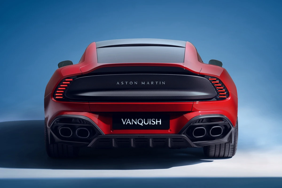 Siêu phẩm Aston Martin Vanquish bất ngờ hồi sinh
