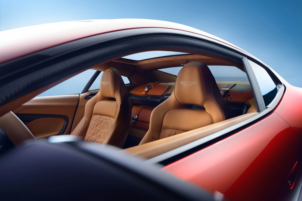 Siêu phẩm Aston Martin Vanquish bất ngờ hồi sinh