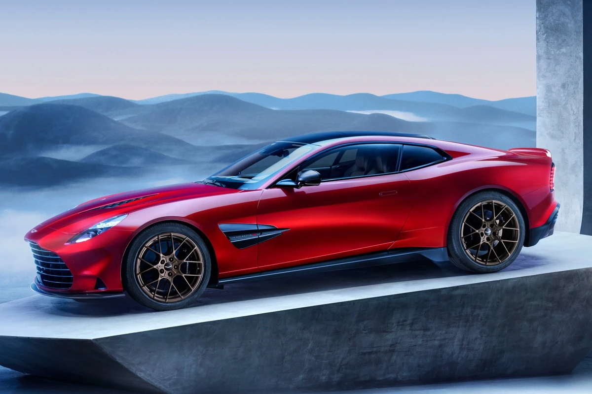 Siêu phẩm Aston Martin Vanquish bất ngờ hồi sinh