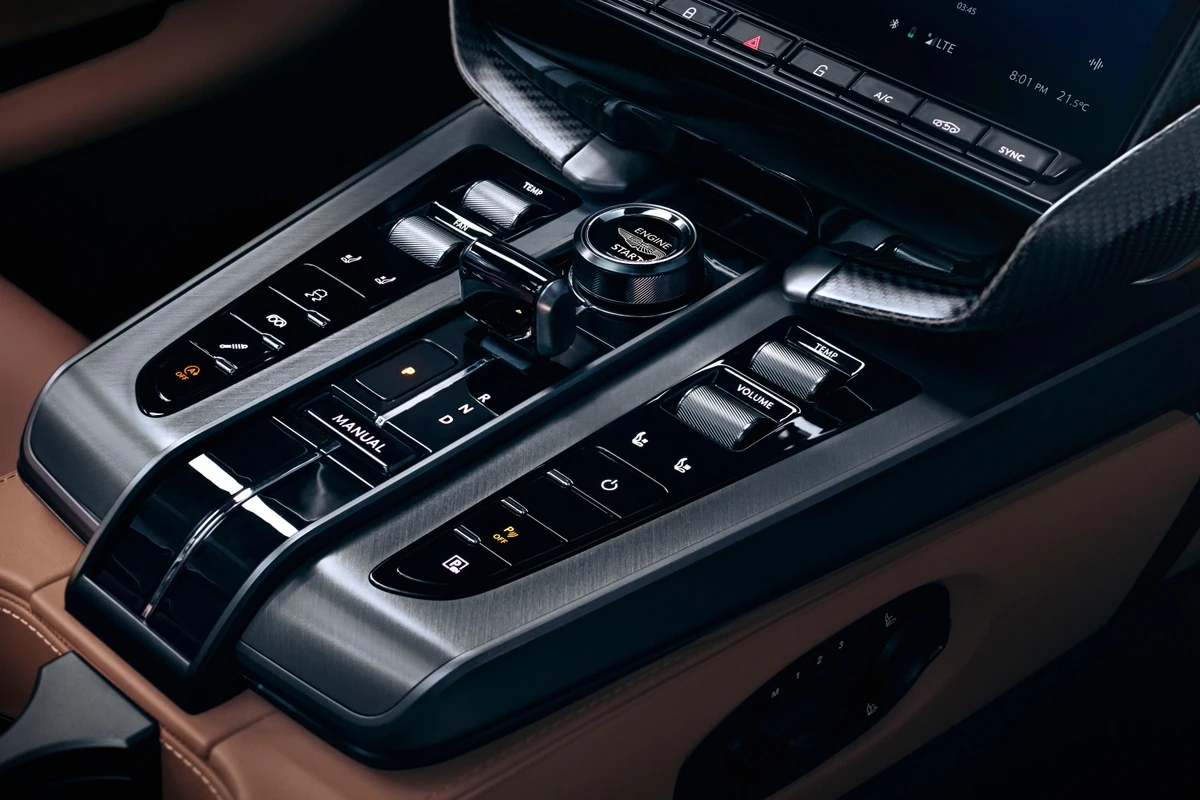 Siêu phẩm Aston Martin Vanquish bất ngờ hồi sinh