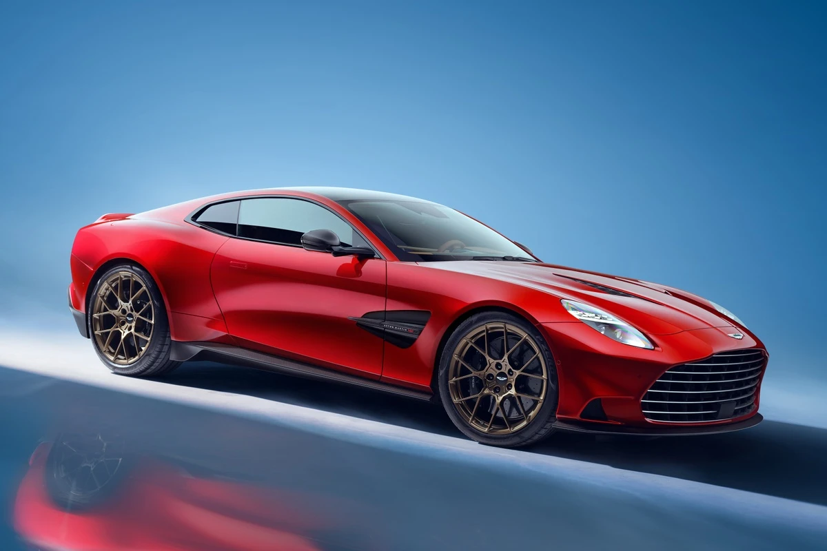 Siêu phẩm Aston Martin Vanquish bất ngờ hồi sinh