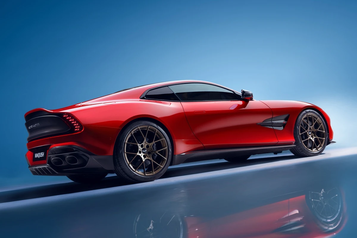Siêu phẩm Aston Martin Vanquish bất ngờ hồi sinh