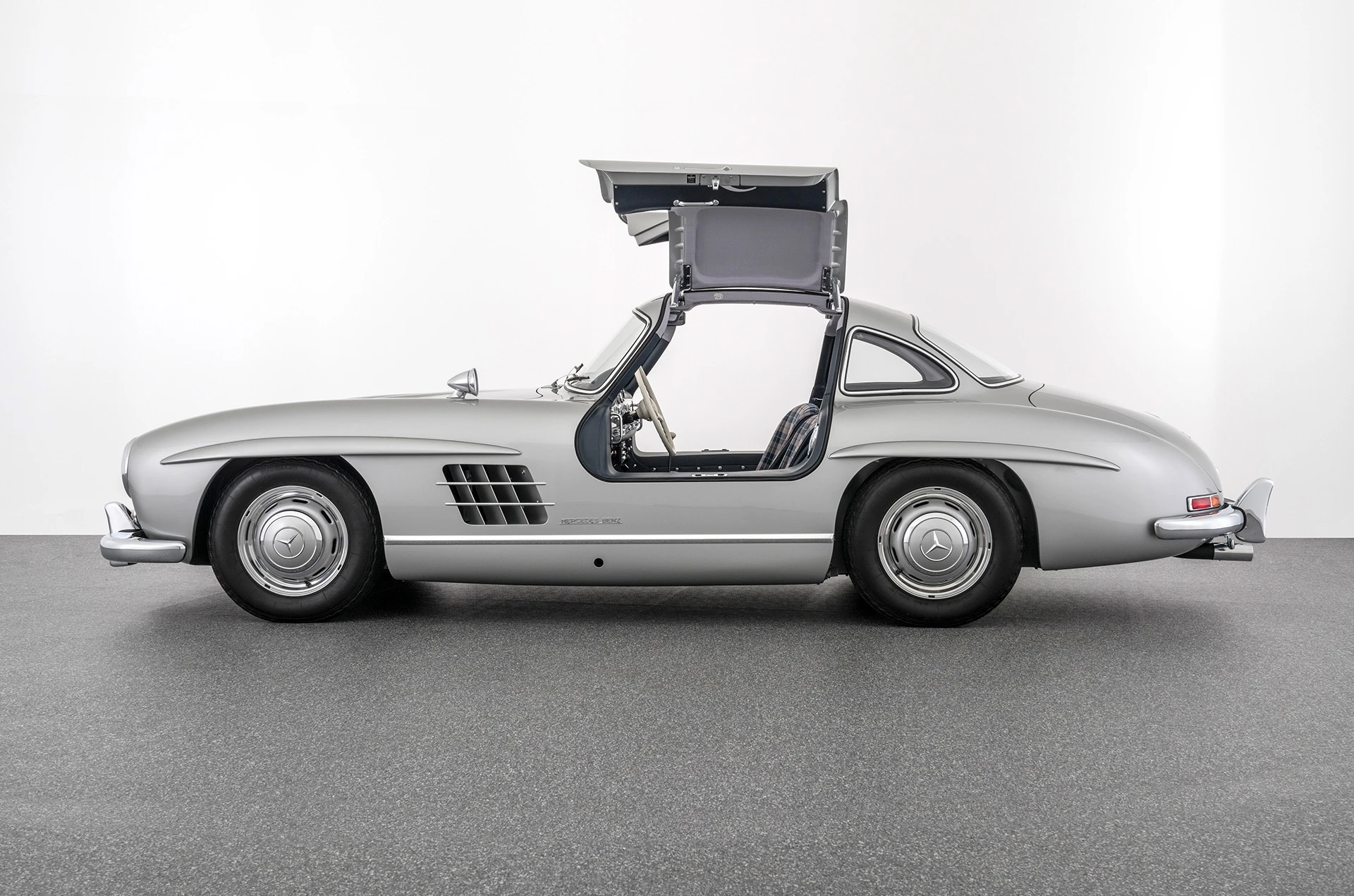 Huyền thoại Mercedes-Benz 300 SL xuất hiện tại Việt Nam?