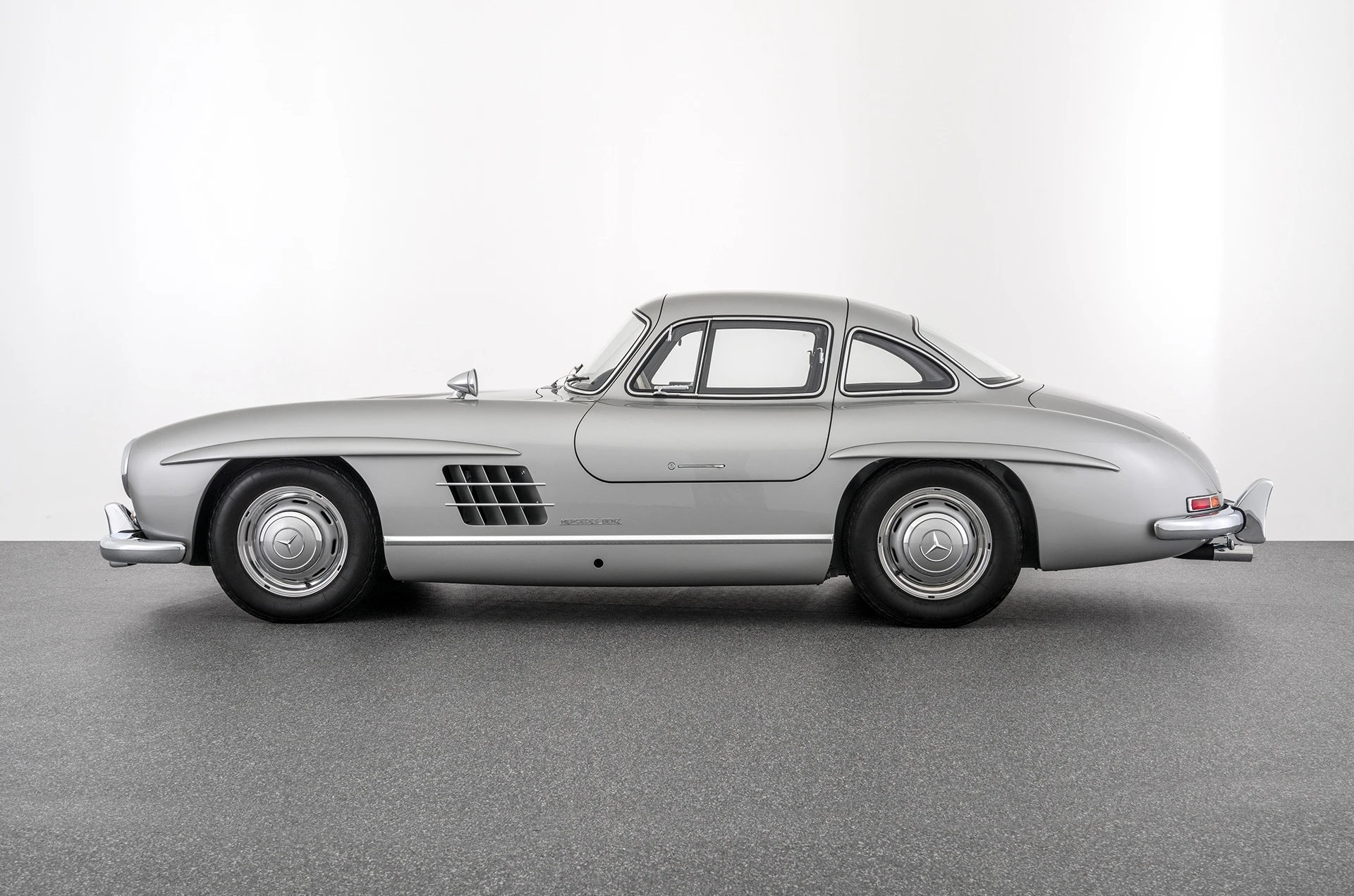 Huyền thoại Mercedes-Benz 300 SL xuất hiện tại Việt Nam?