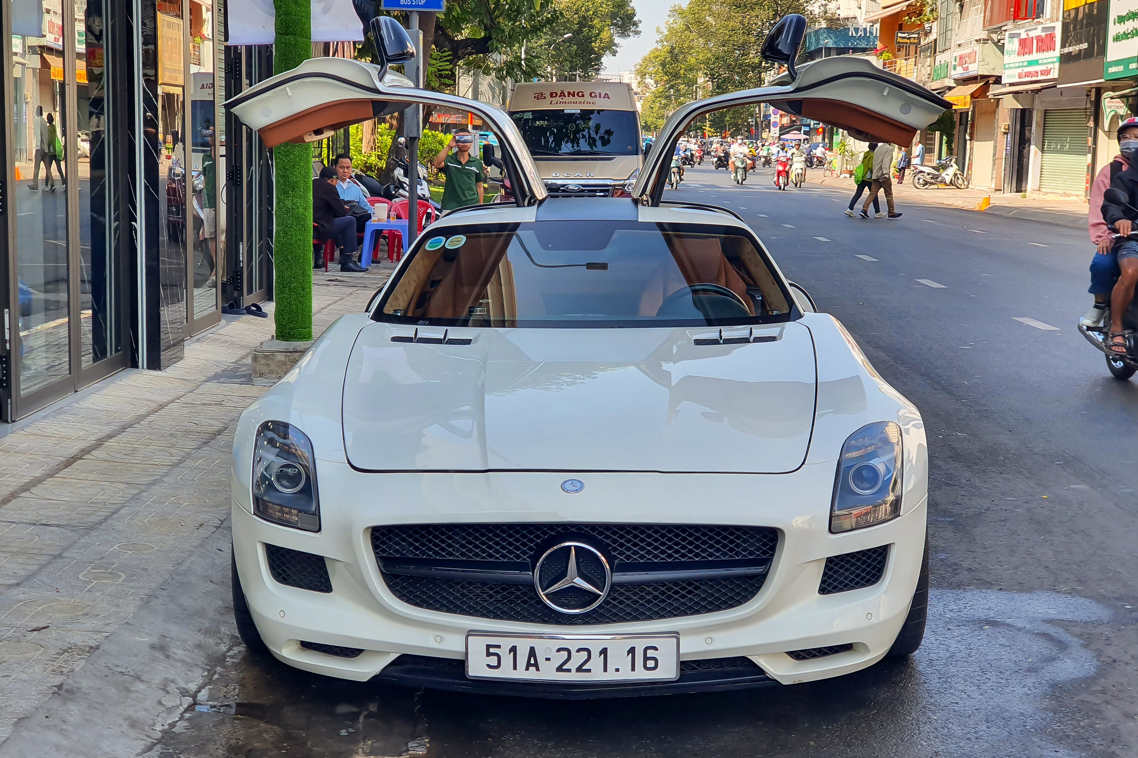 Huyền thoại Mercedes-Benz 300 SL xuất hiện tại Việt Nam?