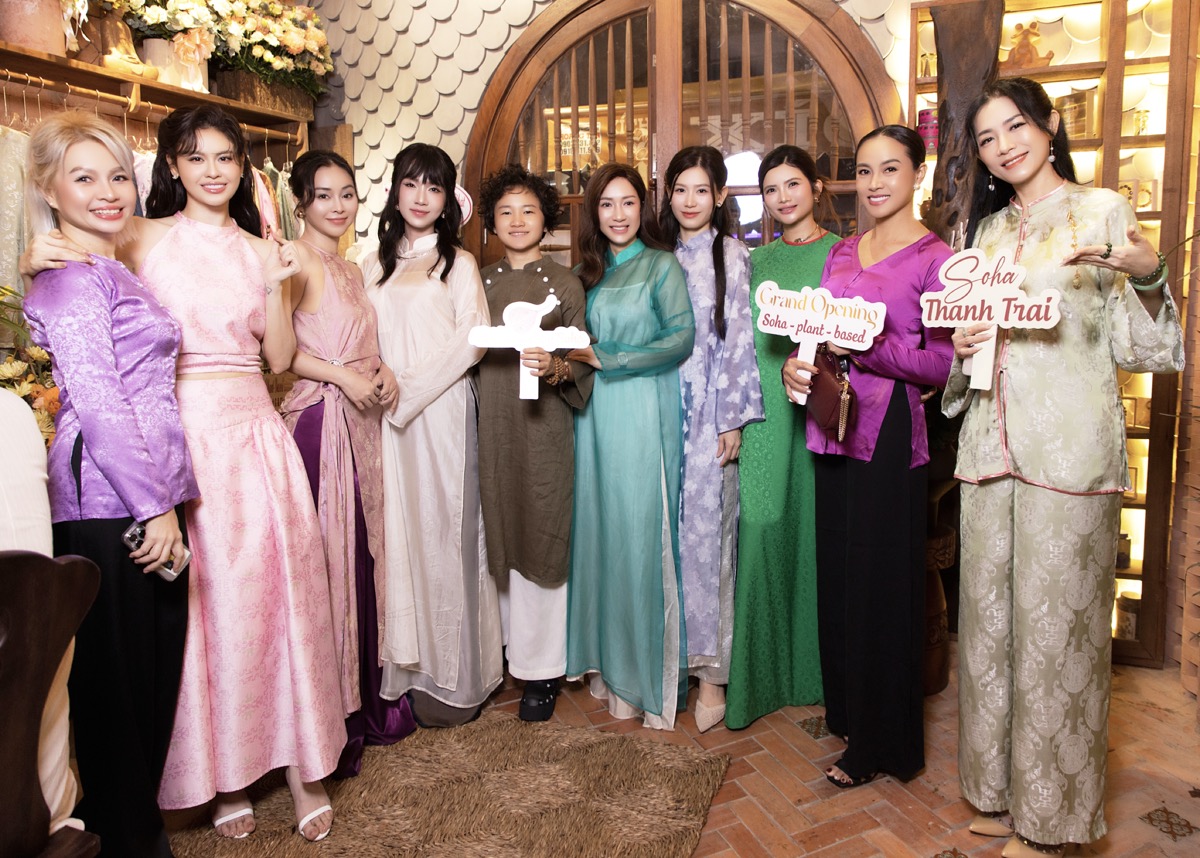 Trương Quỳnh Anh trở thành bà chủ quán chay