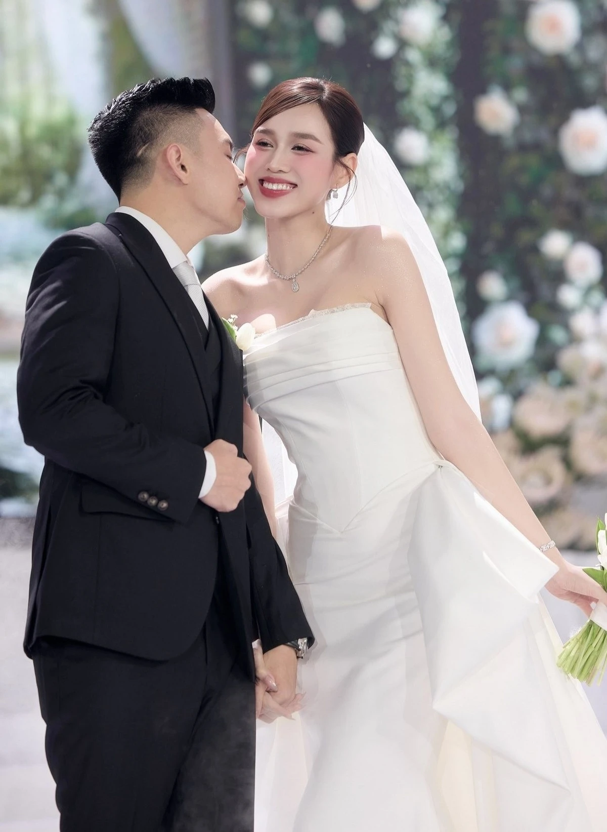 Tiệc cưới hoành tráng của Đỗ Thị Hà và chồng thiếu gia