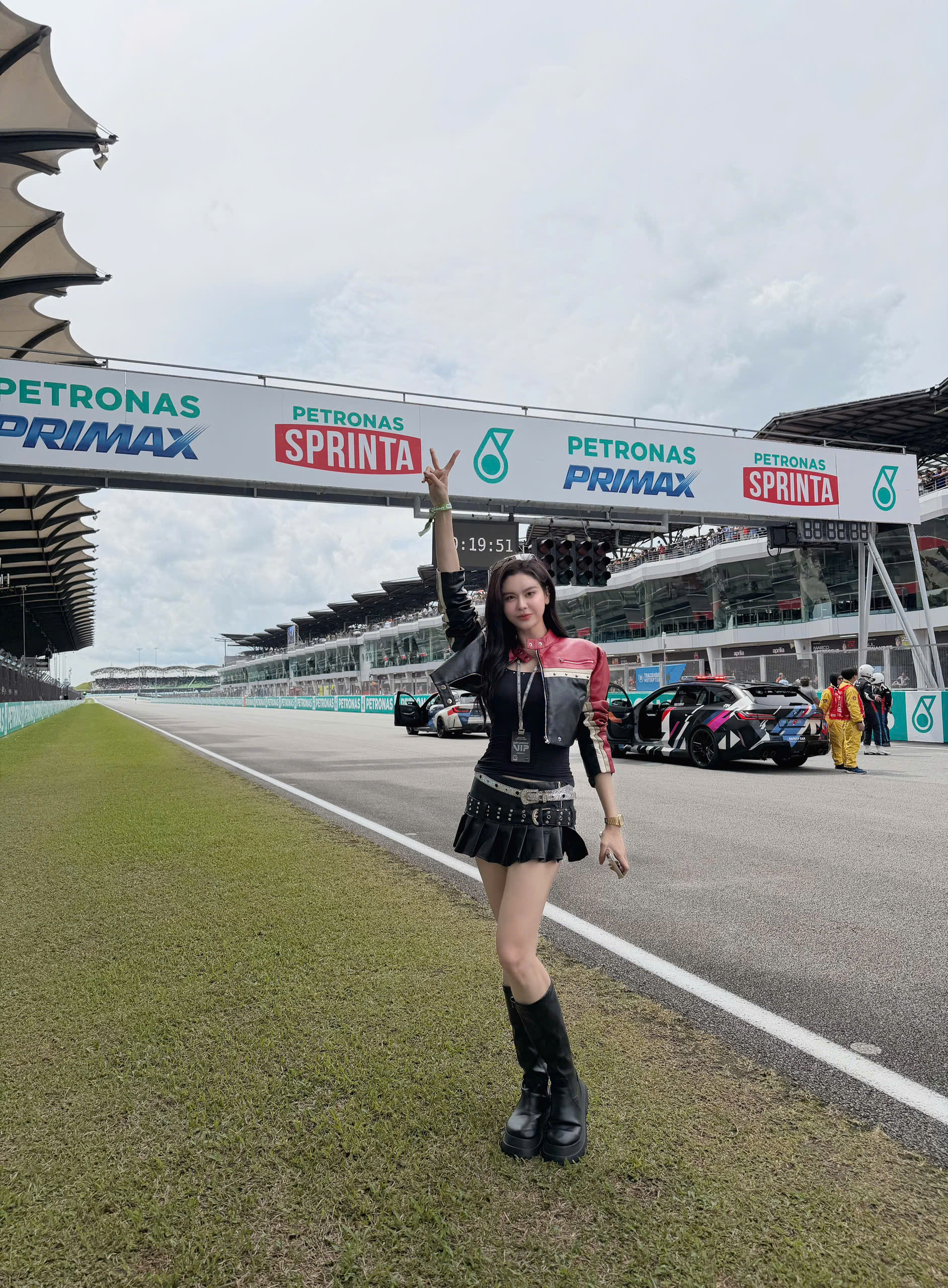 Trương Quỳnh Anh hội tụ sao châu Á tại giải đua xe Motogp Malaysia 2025