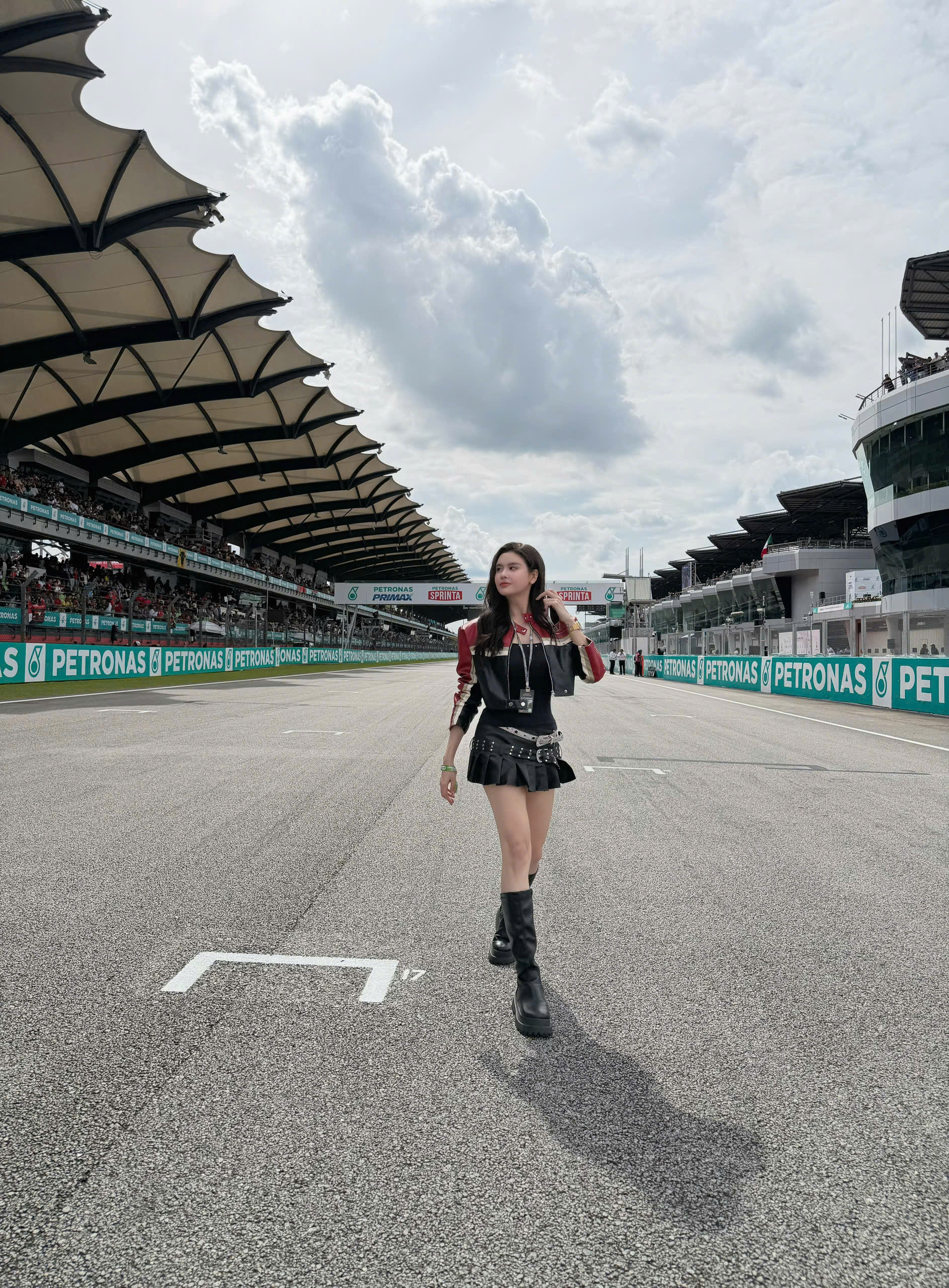 Trương Quỳnh Anh hội tụ sao châu Á tại giải đua xe Motogp Malaysia 2025