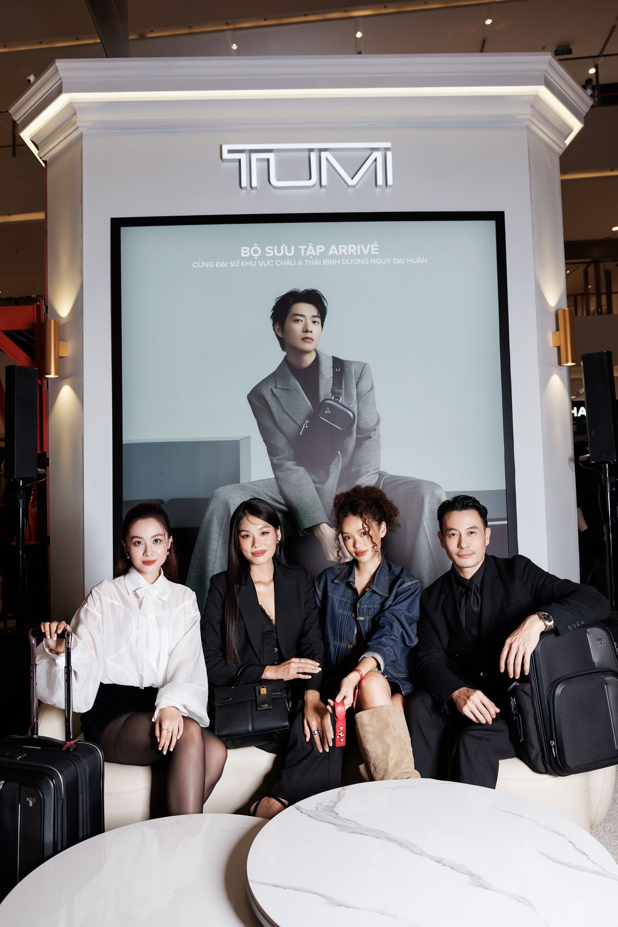 Dàn sao Việt 'bùng nổ' năng lượng New York tại sự kiện TUMI pop-up store