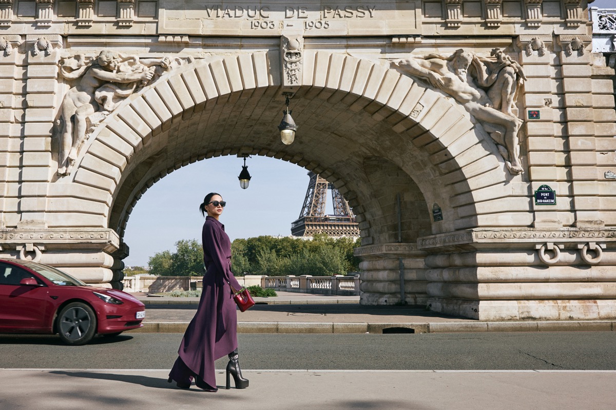 Hương Giang tỏa sáng giữa Paris trong bộ sưu tập The Forgotten Hue