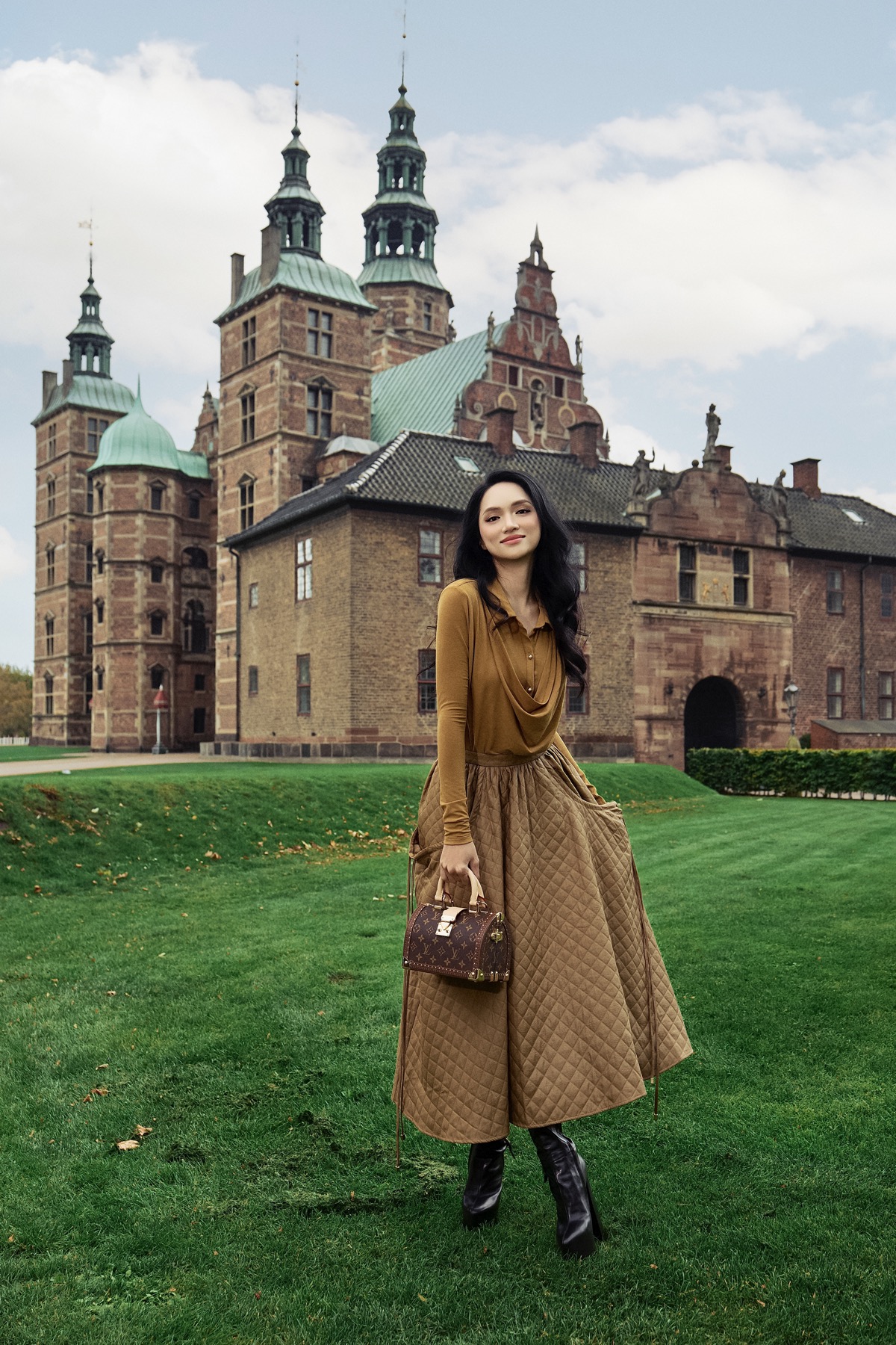 Hương Giang cùng Elise đến Miss Universe 2025