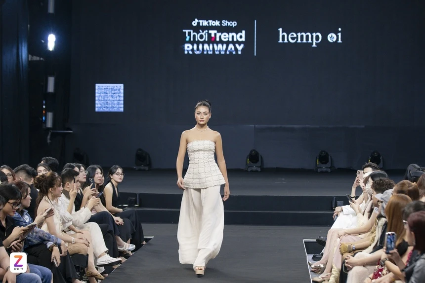 Thời Trend Runway bùng nổ tại TP HCM mở ra kỷ nguyên thời trang số