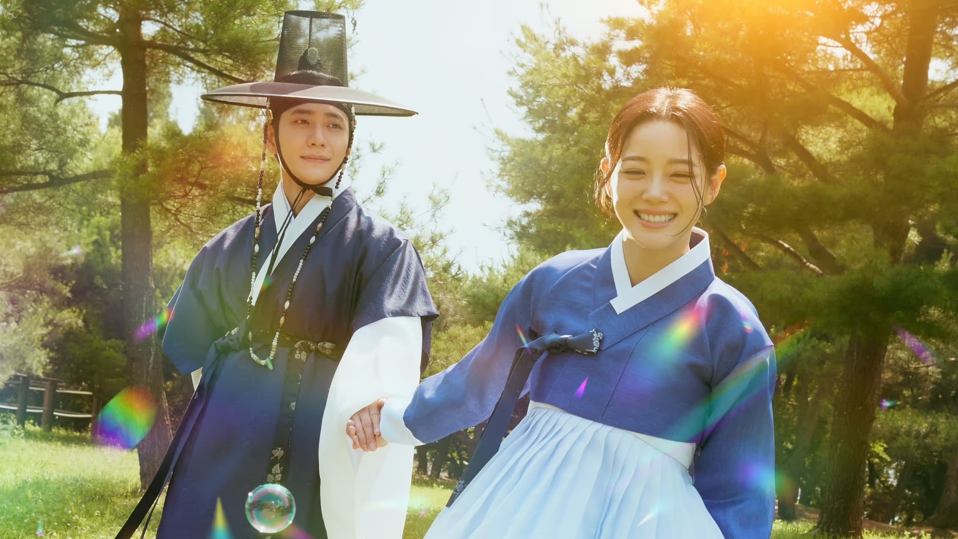 Kang Tae Oh và Kim Se Jeong tạo cơn sốt hoán mệnh trong Moon River