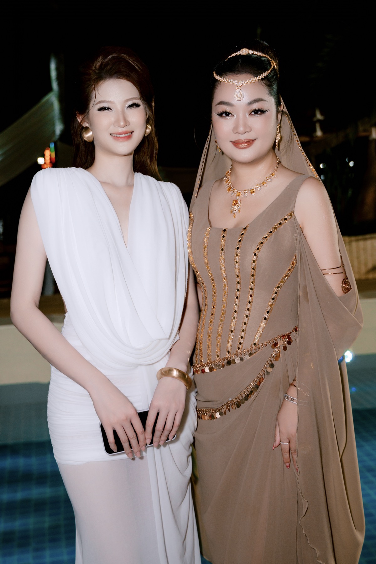 Hoa hậu Hoàng Thanh Nga hóa thân thành Công nương Ba Tư rực rỡ, sánh đôi cùng ông xã đi dự tiệc