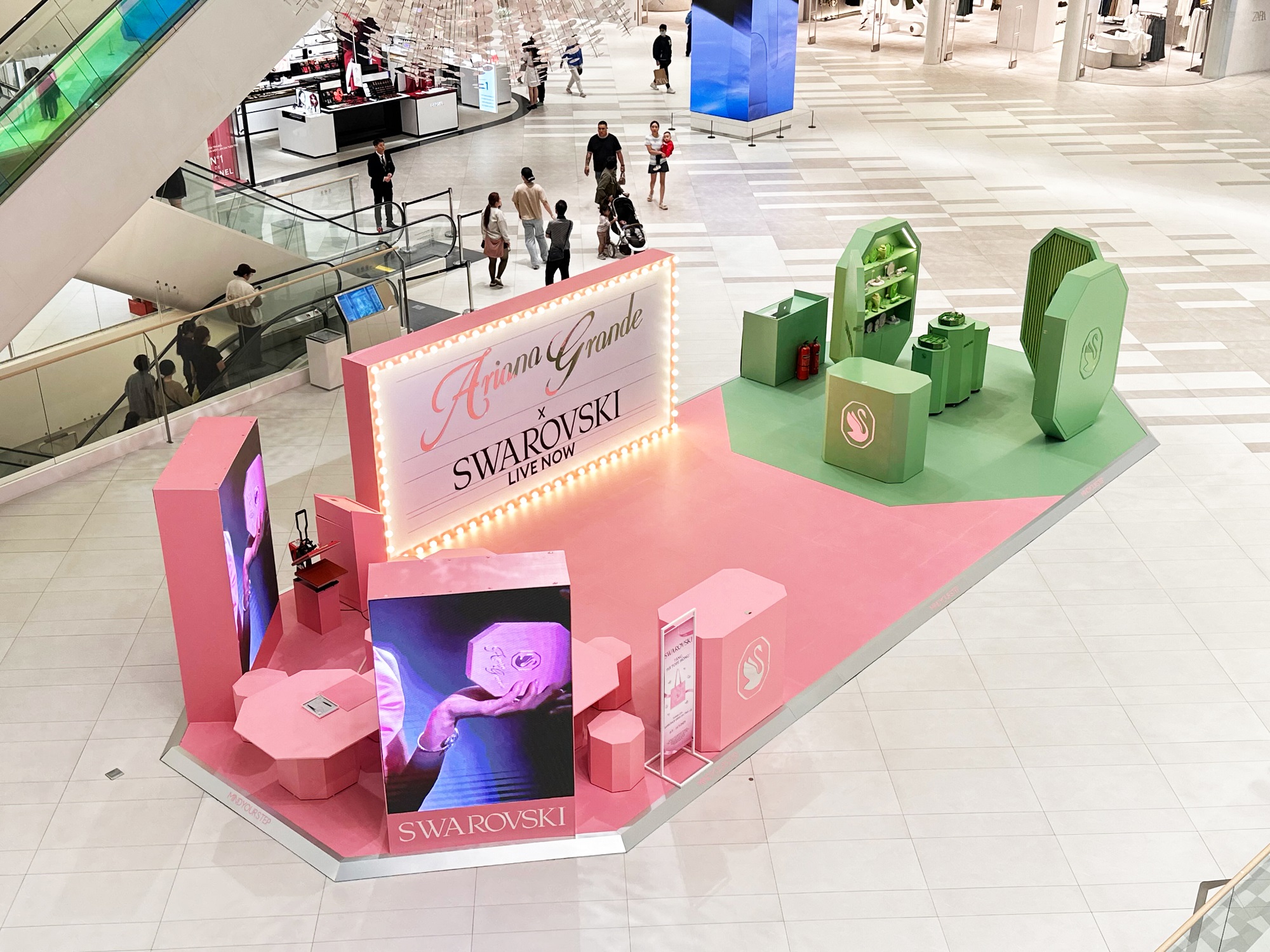 Swarovski thắp sáng thủ đô hà nội bằng không gian pop-up huyền ảo tại TTTM Lotte Mall West Lake