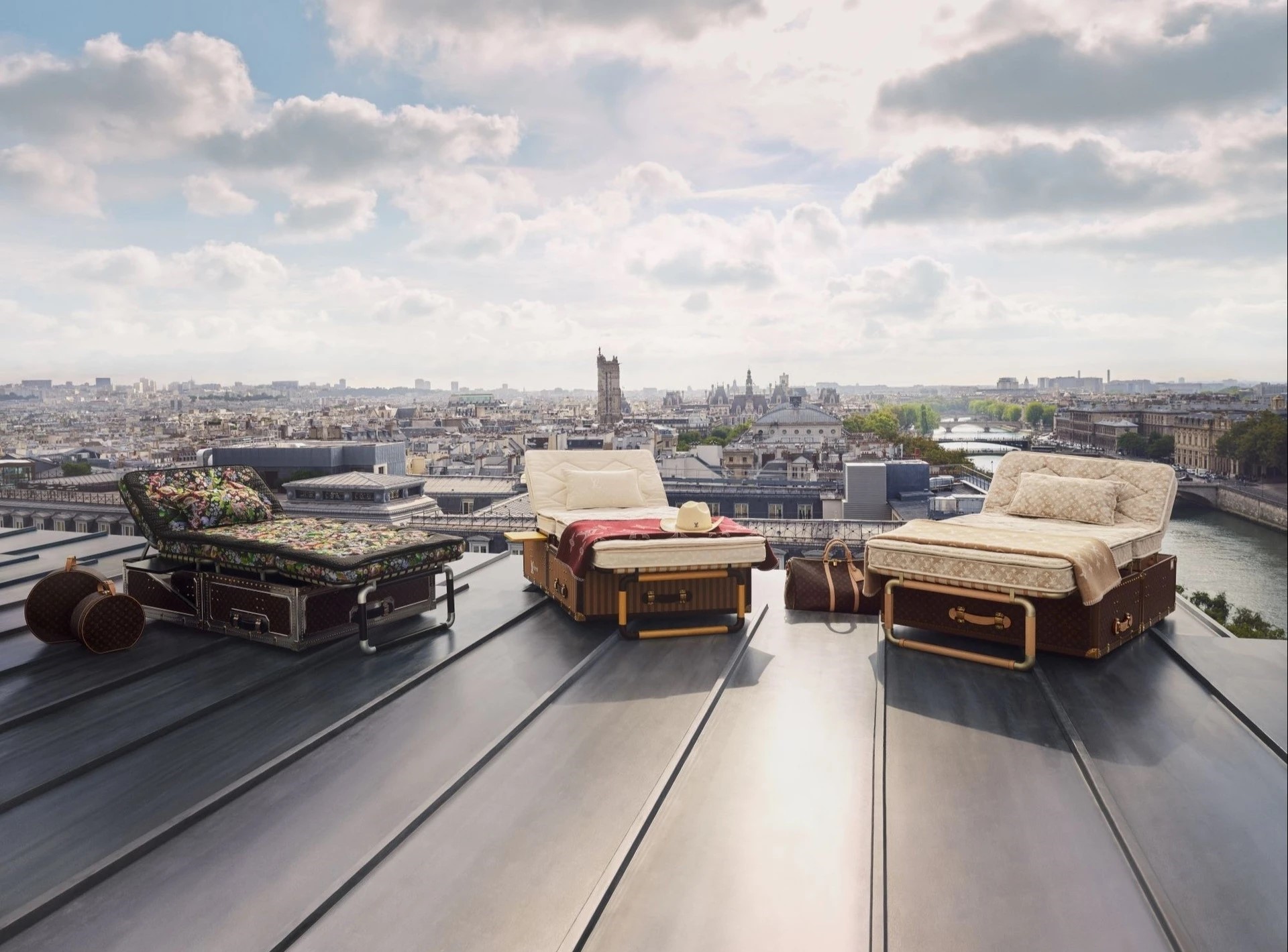‘Khai mở’ những chiếc rương độc đáo của Louis Vuitton