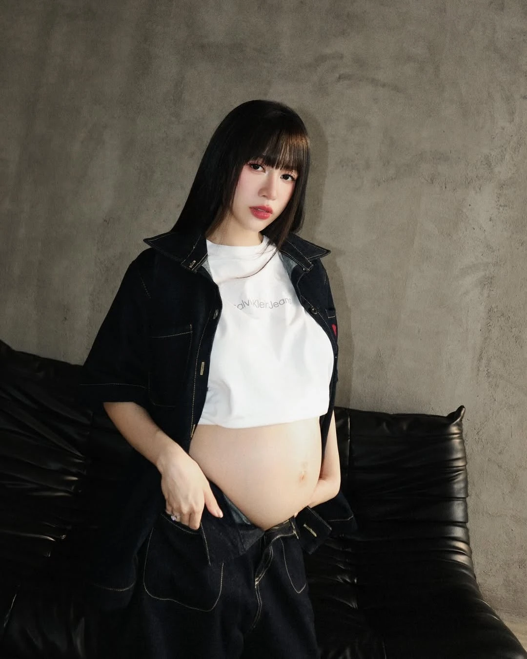 Gu ăn mặc sexy trong 4 lần mang thai của con gái Minh Nhựa