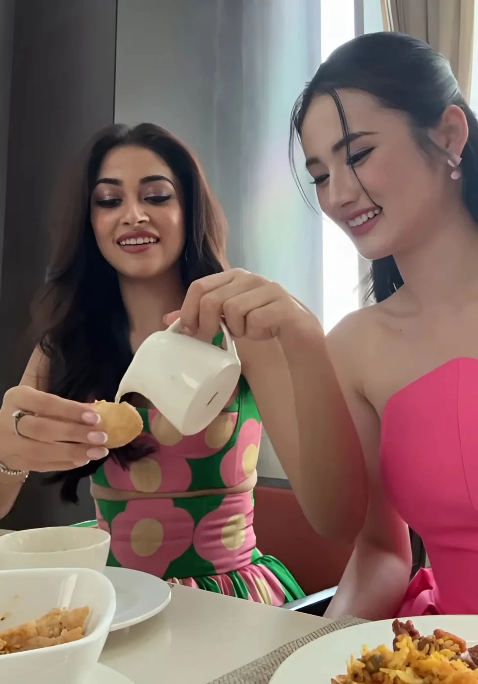 Ý Nhi đọ sắc dàn người đẹp ở Ấn Độ