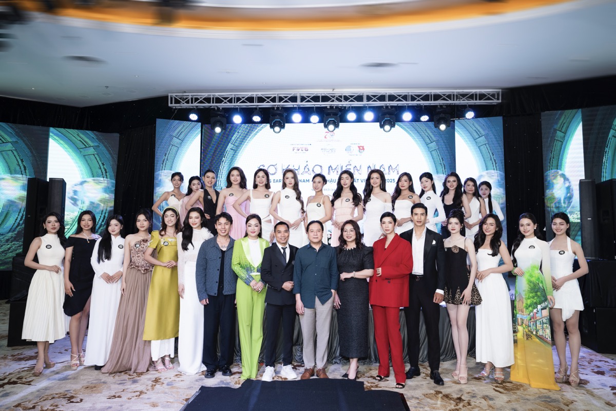 Hoa hậu Hoàng Thanh Nga rạng rỡ với phong cách thời trang quyến rũ, thanh lịch