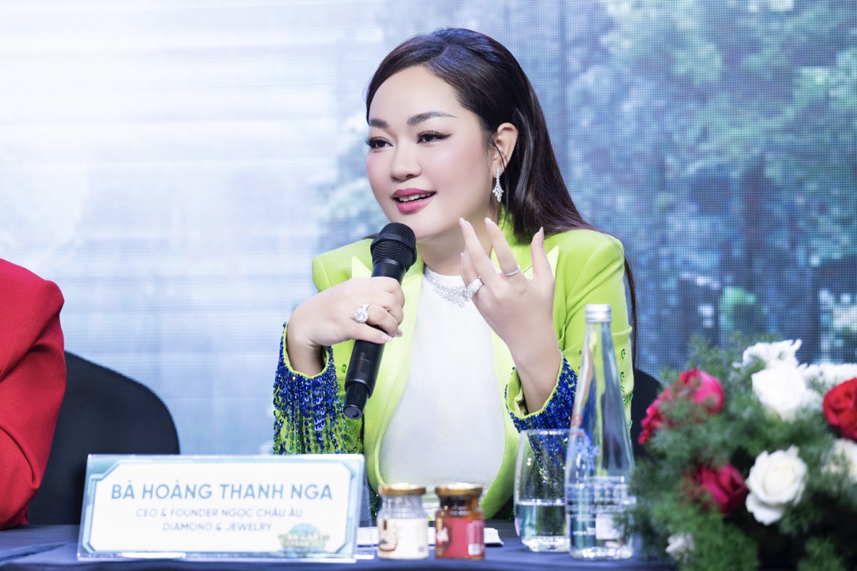 Hoa hậu Hoàng Thanh Nga rạng rỡ với phong cách thời trang quyến rũ, thanh lịch