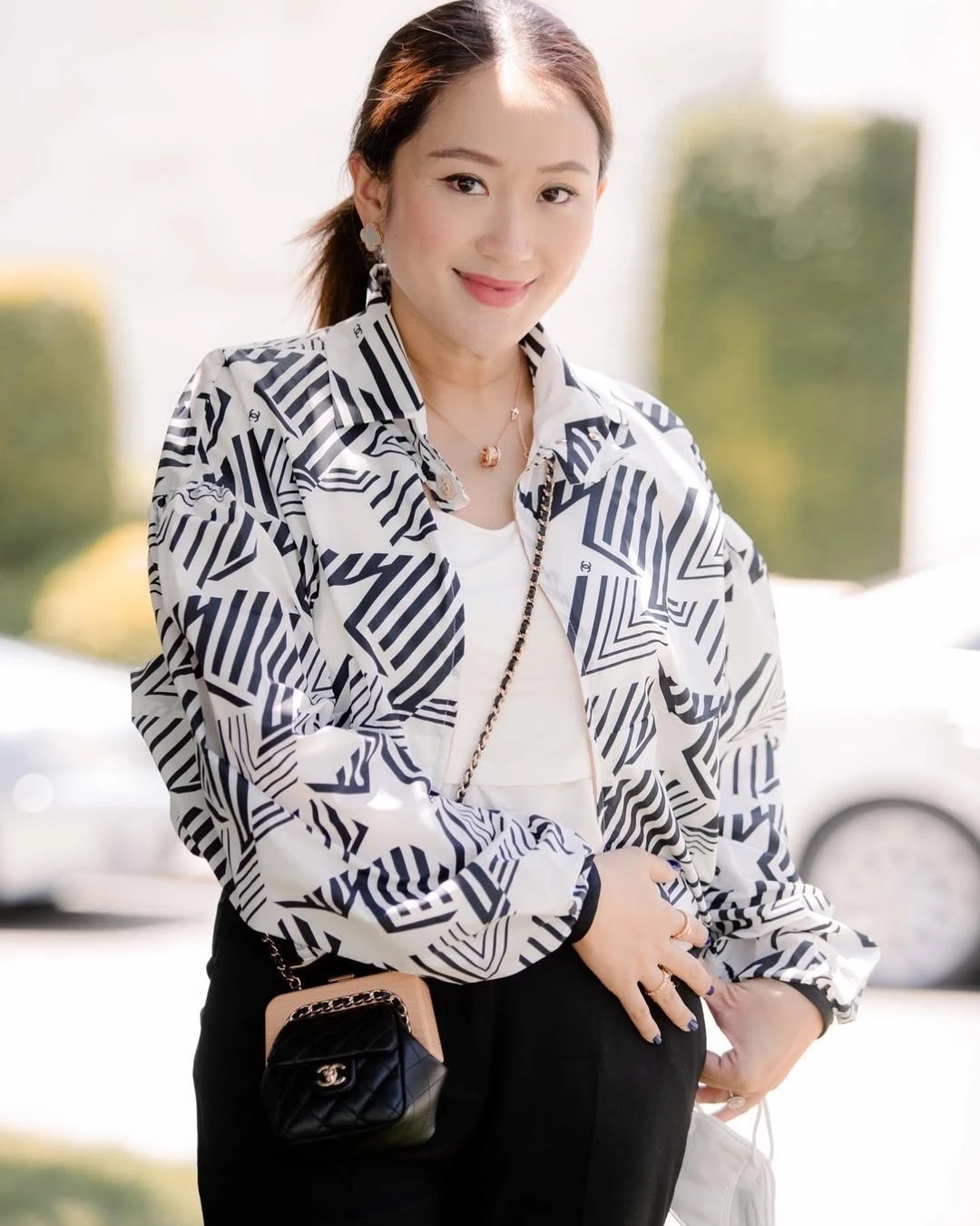 Tủ đồ hàng hiệu của nữ Thủ tướng trẻ nhất Thái Lan