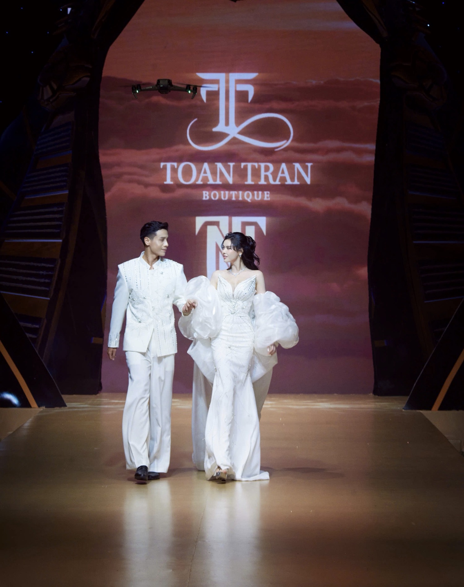 Ngắm nhan sắc ngày càng thăng hoa của Trương Quỳnh Anh khi trình diễn thời trang