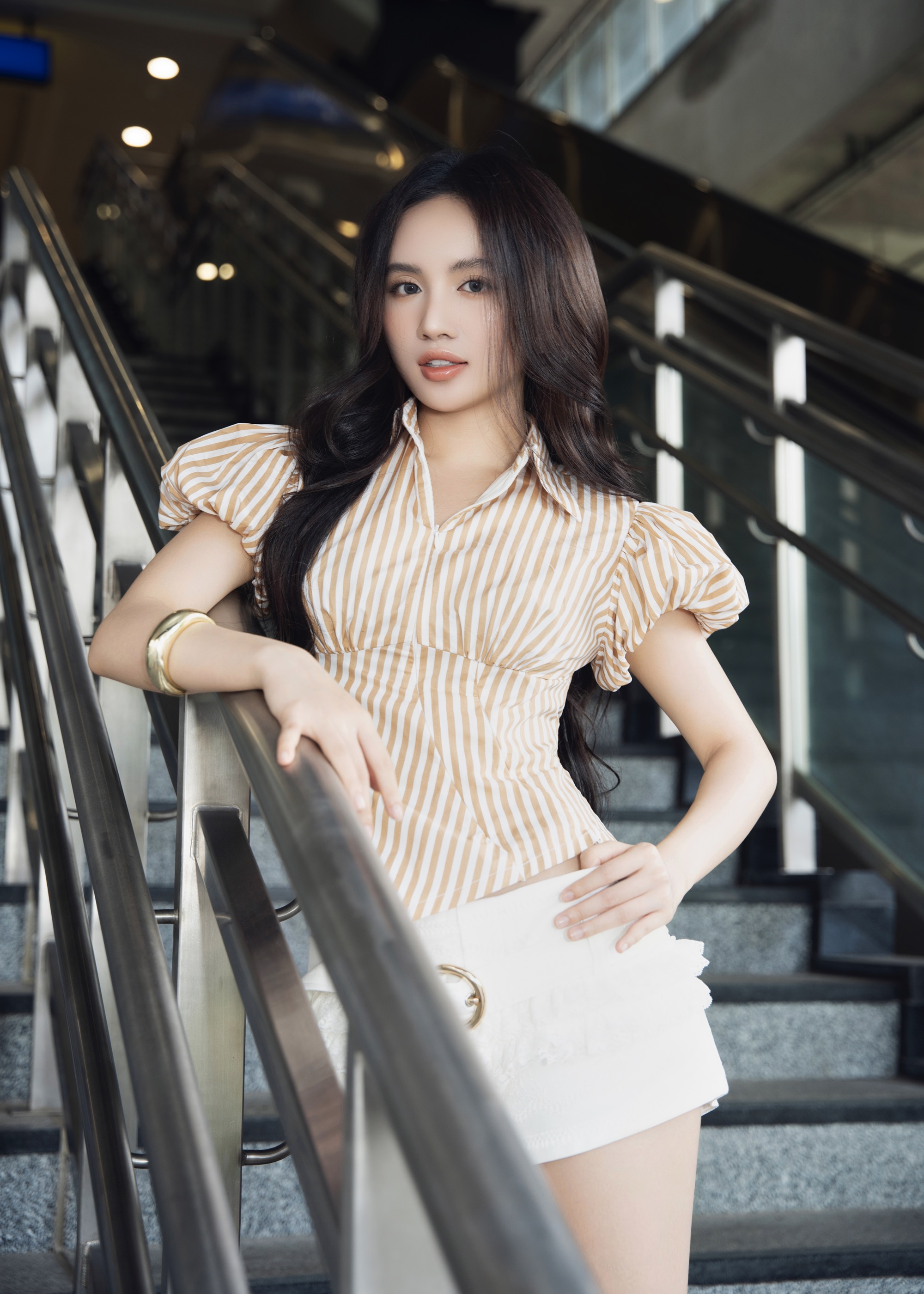 LEXXY tung teaser MV Bật đèn xanh đầy cuốn hút