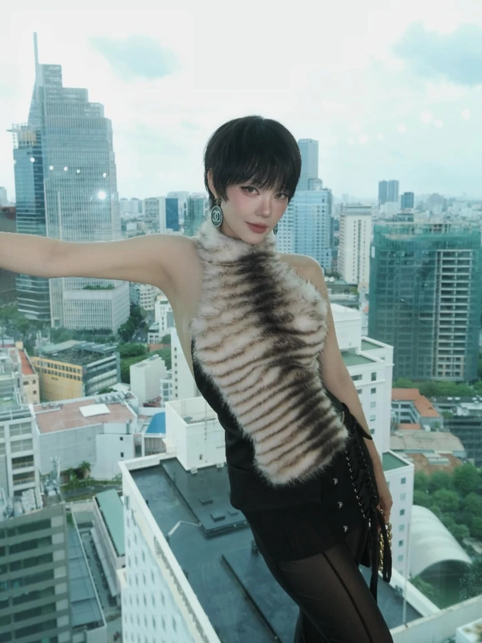 Minh Hằng thay đổi diện mạo