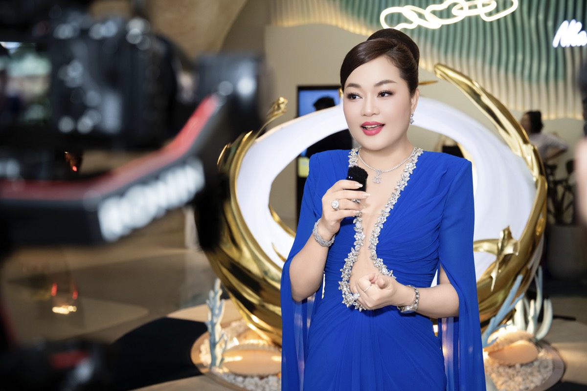 Hoa hậu Hoàng Thanh Nga lộng lẫy trong họp báo chung kết Miss Cosmo Vietnam 2025