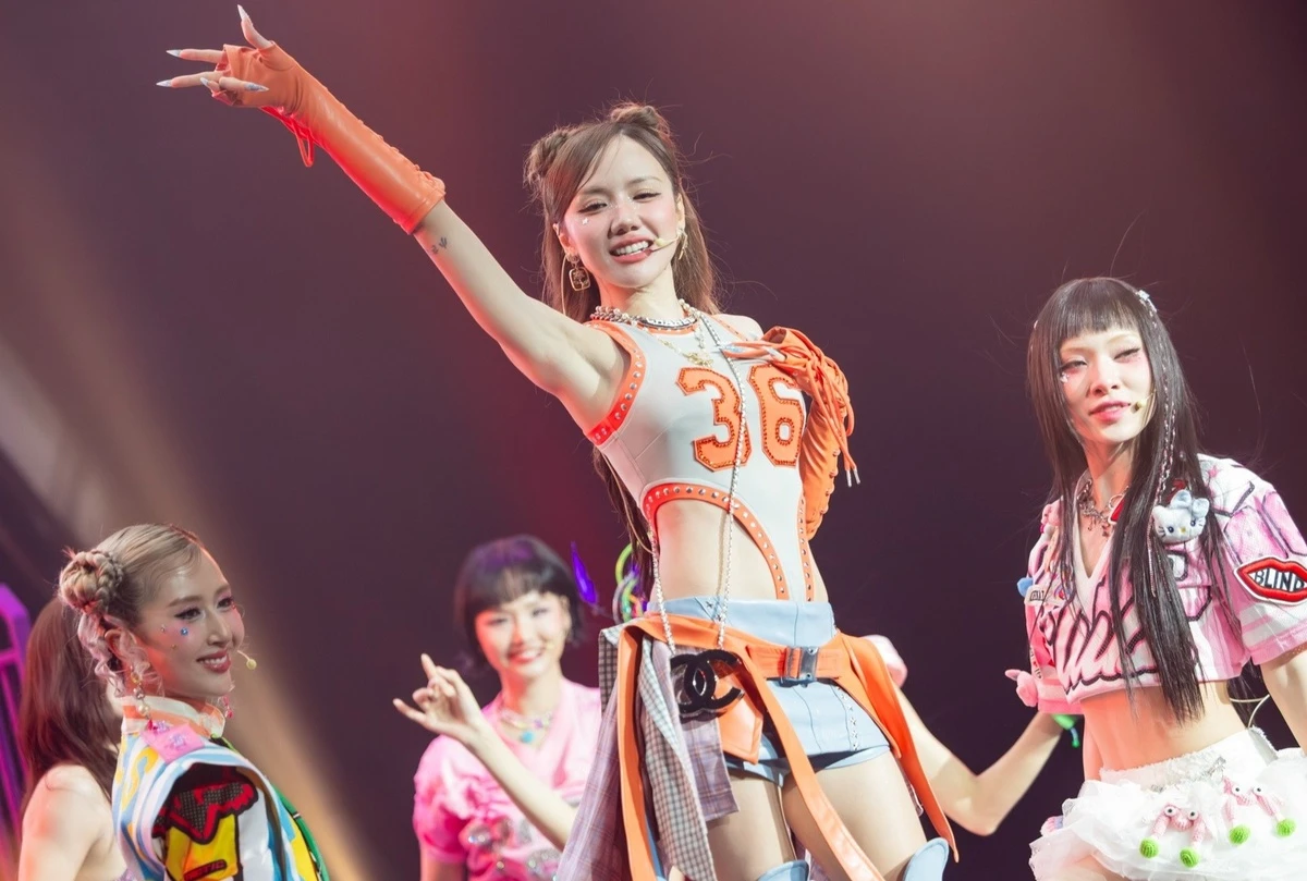 Em xinh “say hi” mở màn dài 4 tiếng, Miu Lê chiếm spotlight