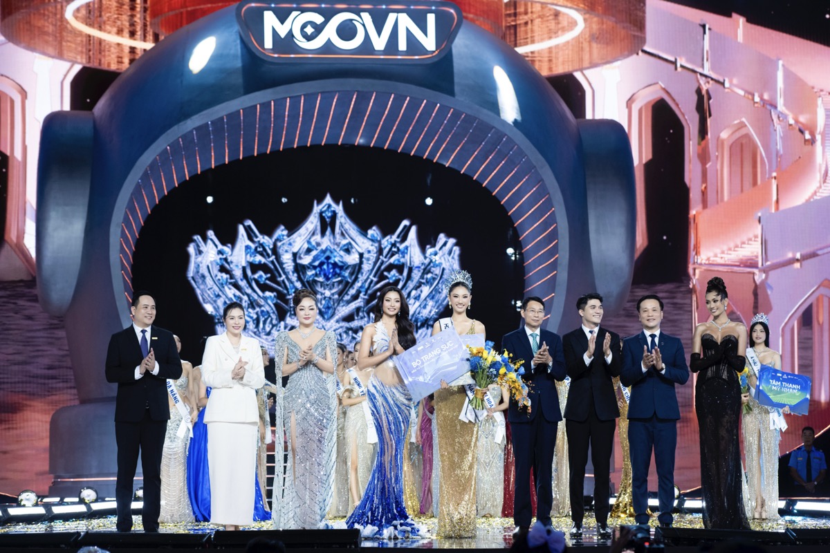 Phong cách thời trang dạ hội quyến rũ của Hoa hậu Hoàng Thanh Nga