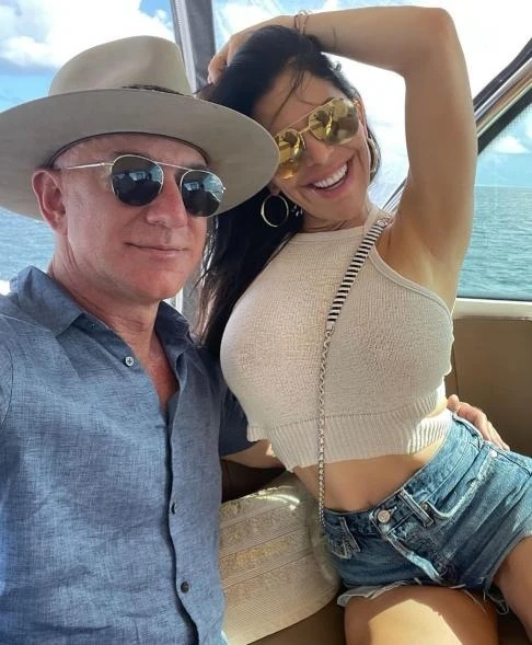Jeff Bezos thuê trọn khách sạn 5 sao trước đám cưới bí mật