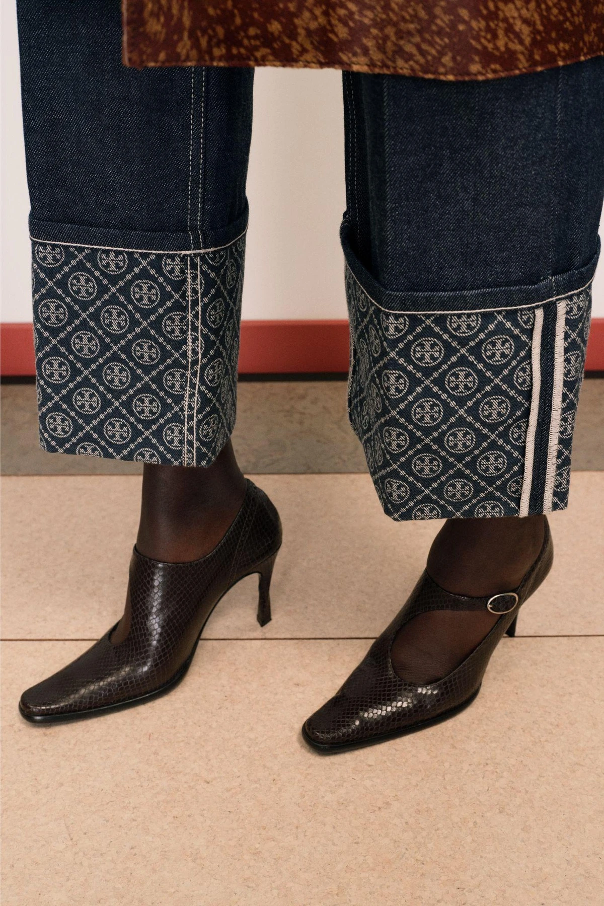 Tory Burch thổi hồn preppy vào bộ sưu tập giao mùa đa sắc