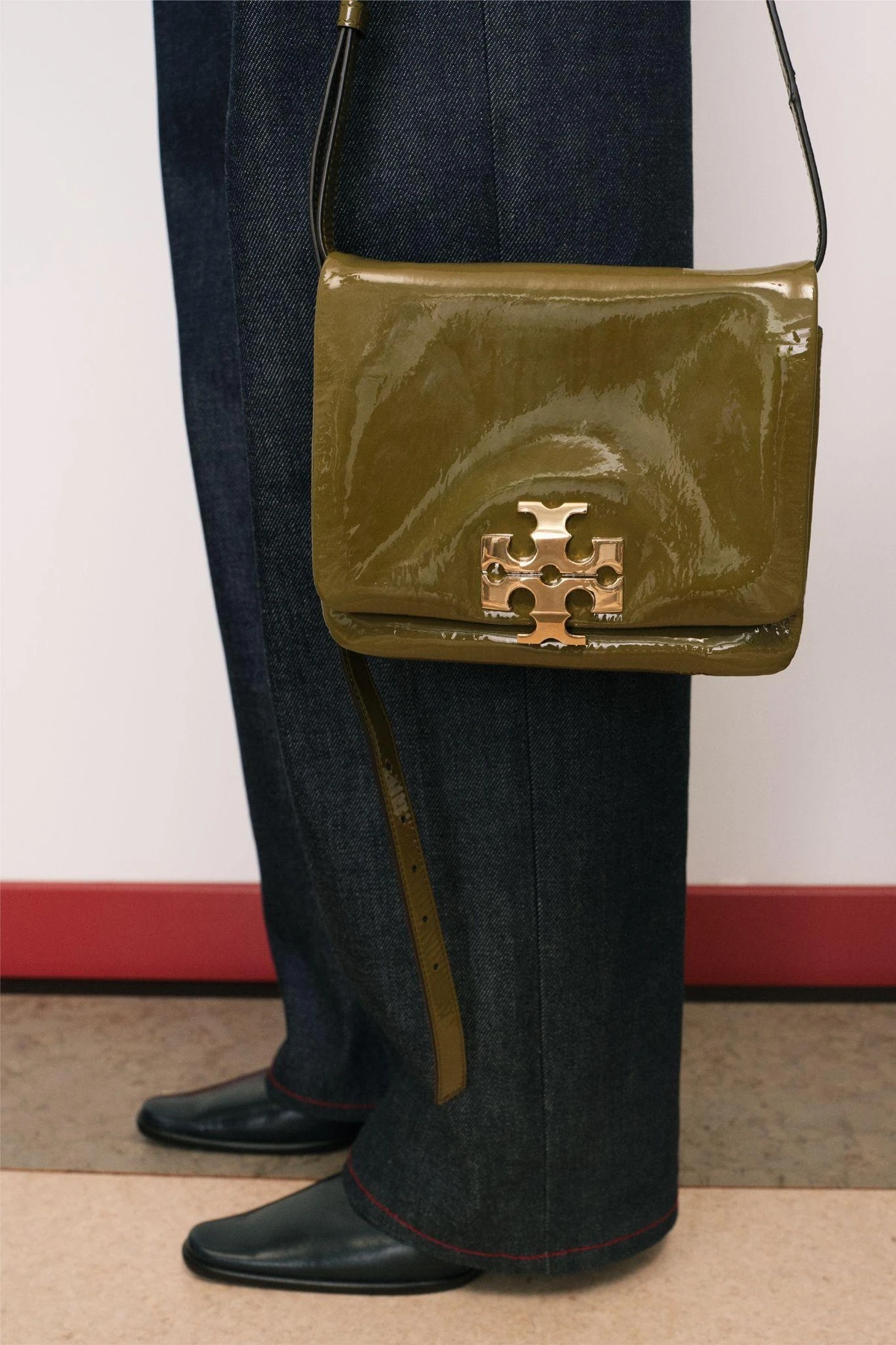 Tory Burch thổi hồn preppy vào bộ sưu tập giao mùa đa sắc