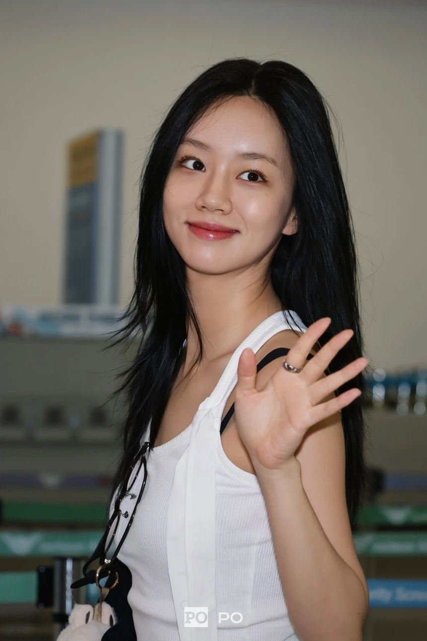 Hyeri nổi bật ở sân bay Tân Sơn Nhất