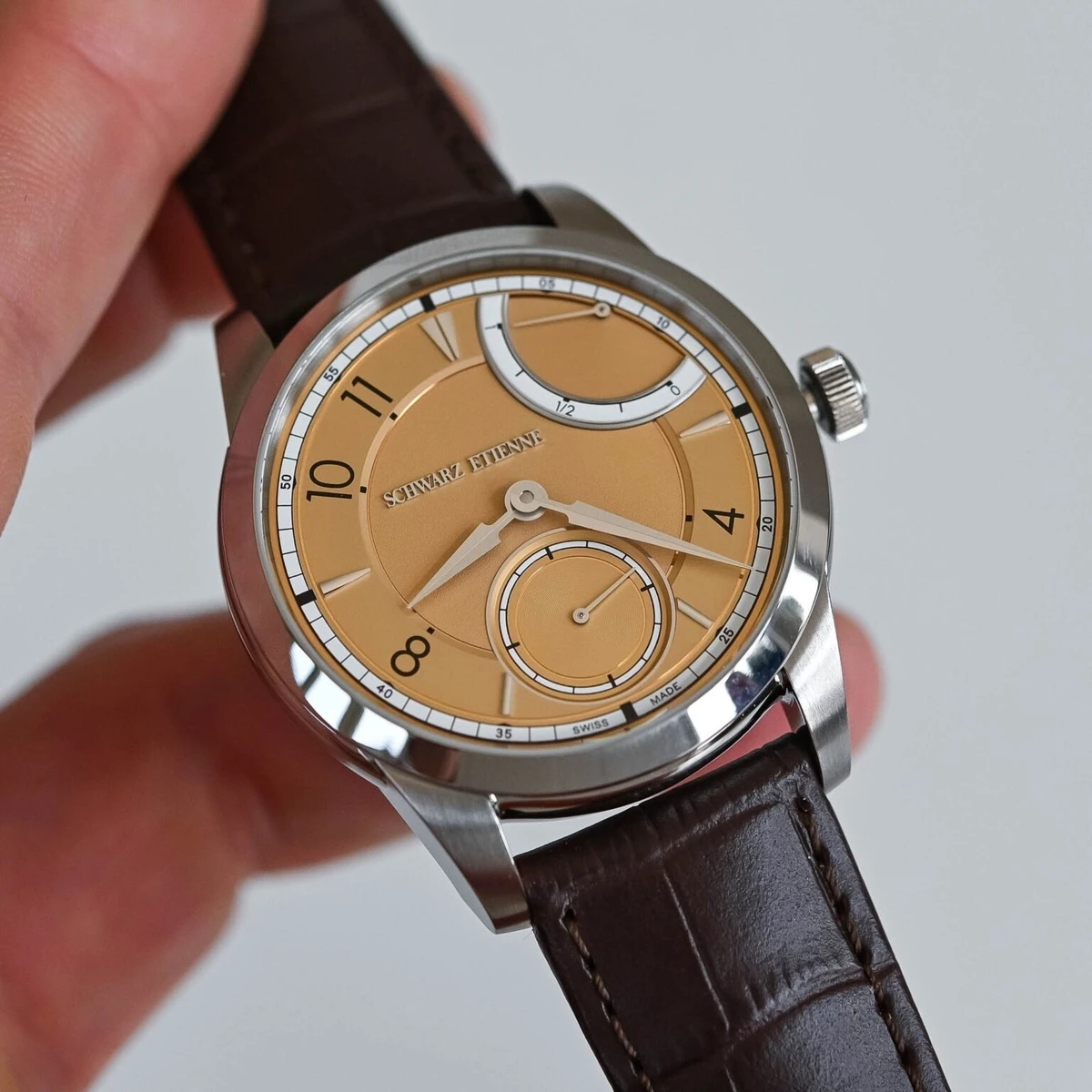 12 cung hoàng đạo đính kim cương trên đồng hồ 270.000 USD