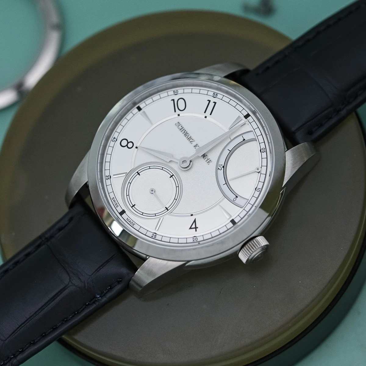 12 cung hoàng đạo đính kim cương trên đồng hồ 270.000 USD