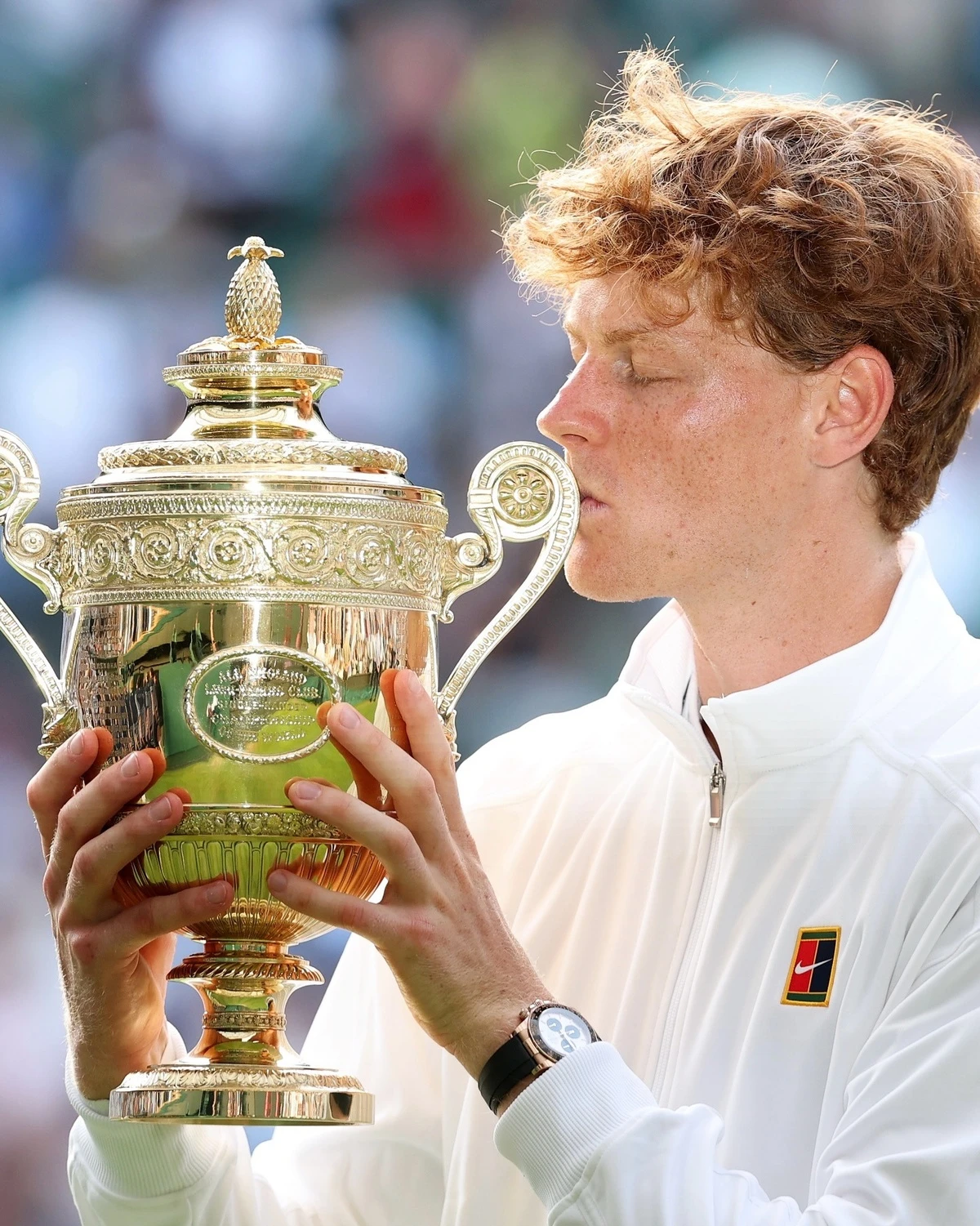 Sinner lại đeo đồng hồ Rolex 43.000 USD khi nâng cúp vô địch Wimbledon