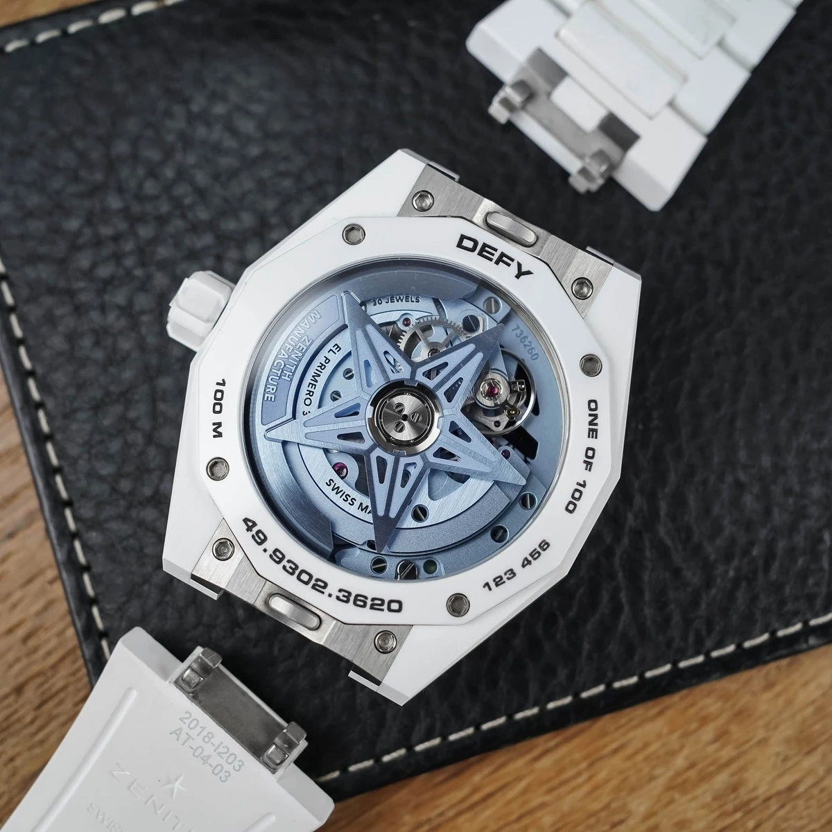 Đồng hồ 25.000 USD xem giờ bằng 'độc nhãn'