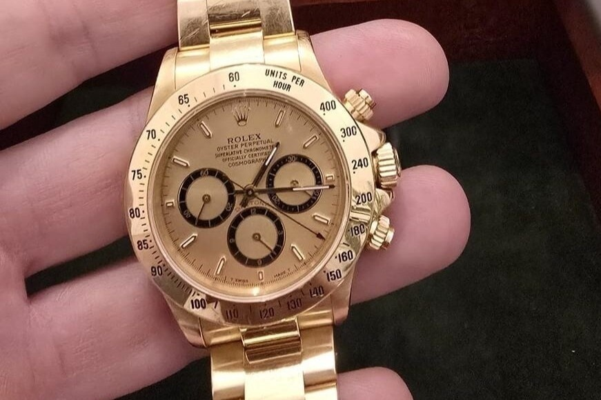 Người đàn ông Mỹ bất ngờ được hàng xóm 'cảm ơn' bằng đồng hồ Rolex