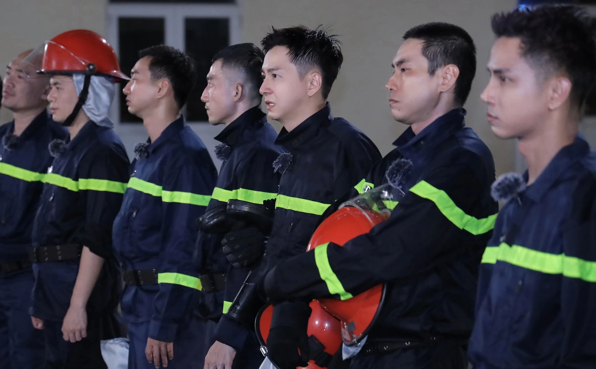 Chiến sĩ quả cảm tập 1 gây sốt với loạt thử thách nguy hiểm