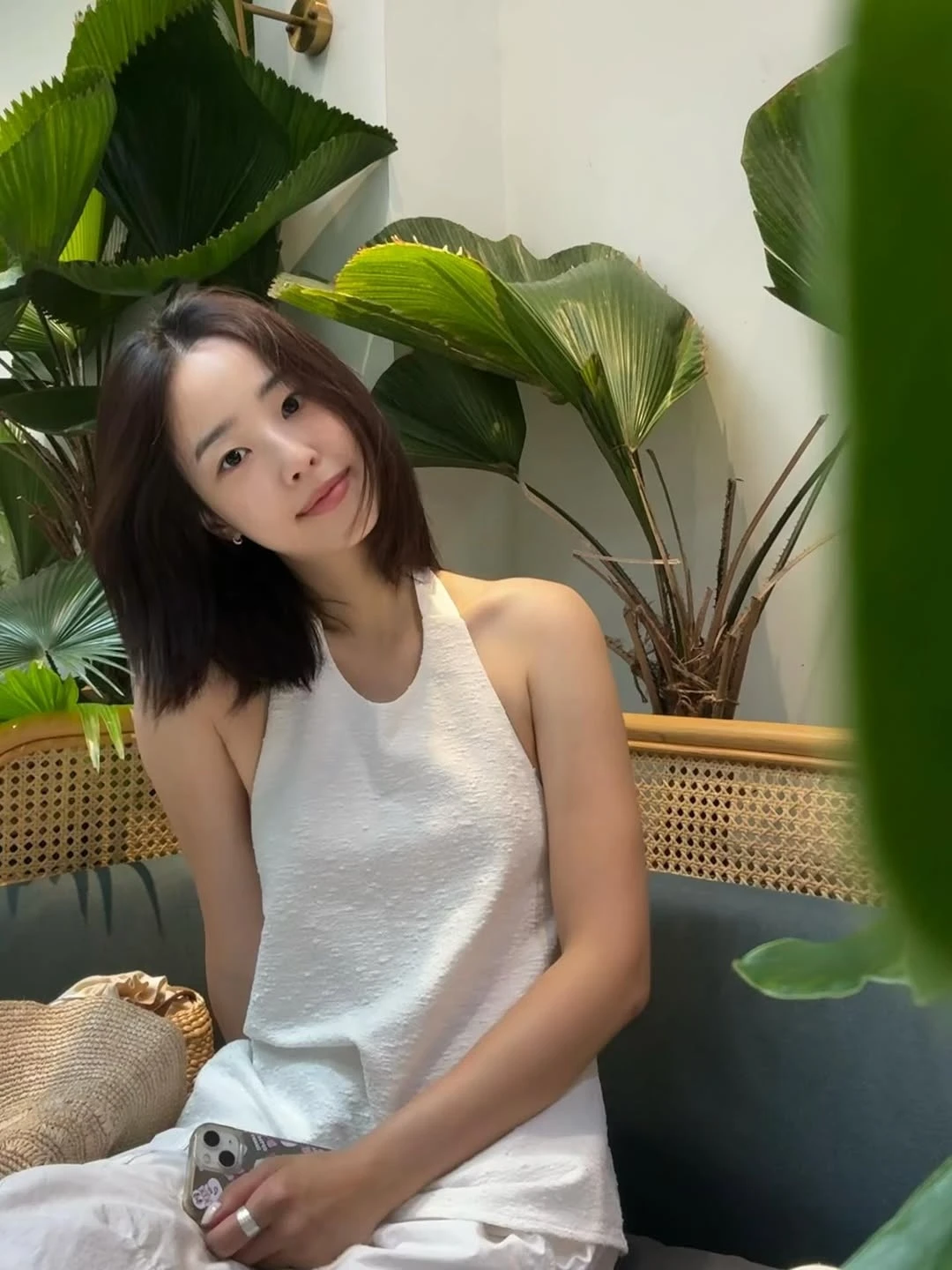 Choi Ye Bin khoe ảnh du lịch Đà Nẵng, fan xuýt xoa trước visual