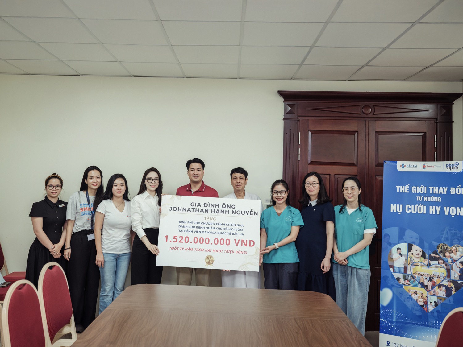 Gia đình ông Johnathan Hạnh Nguyễn tặng 1,52 tỷ đồng cho tổ chức Smile Train