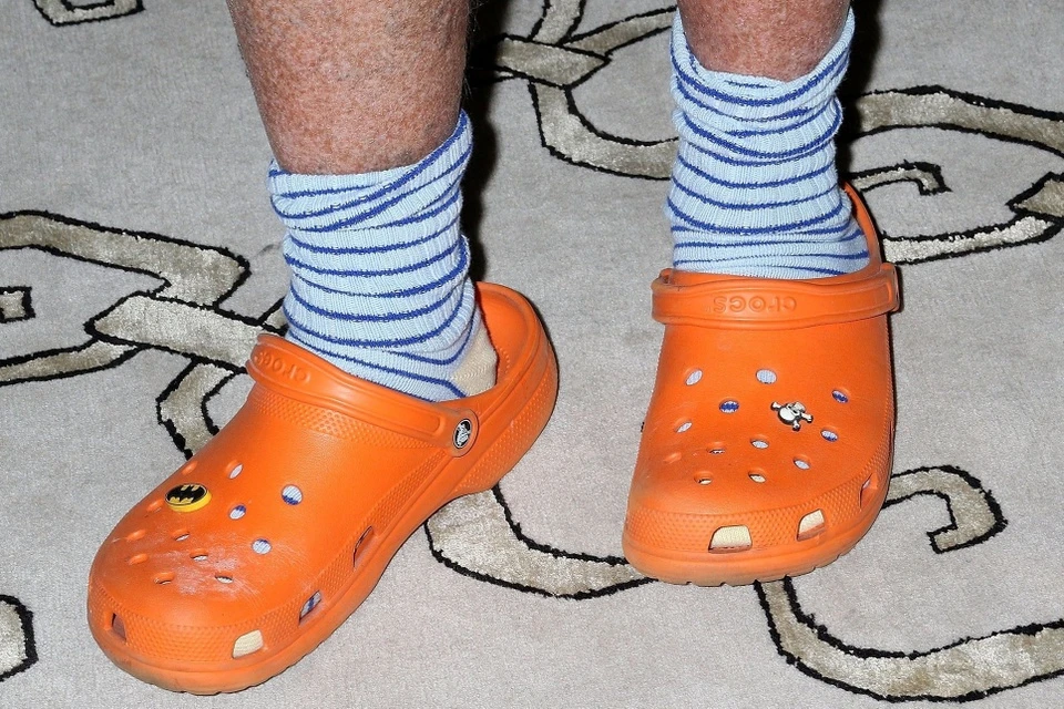 Crocs báo lỗ kỷ lục, cổ phiếu lao dốc vì giày ‘xấu xí’ thoái trào