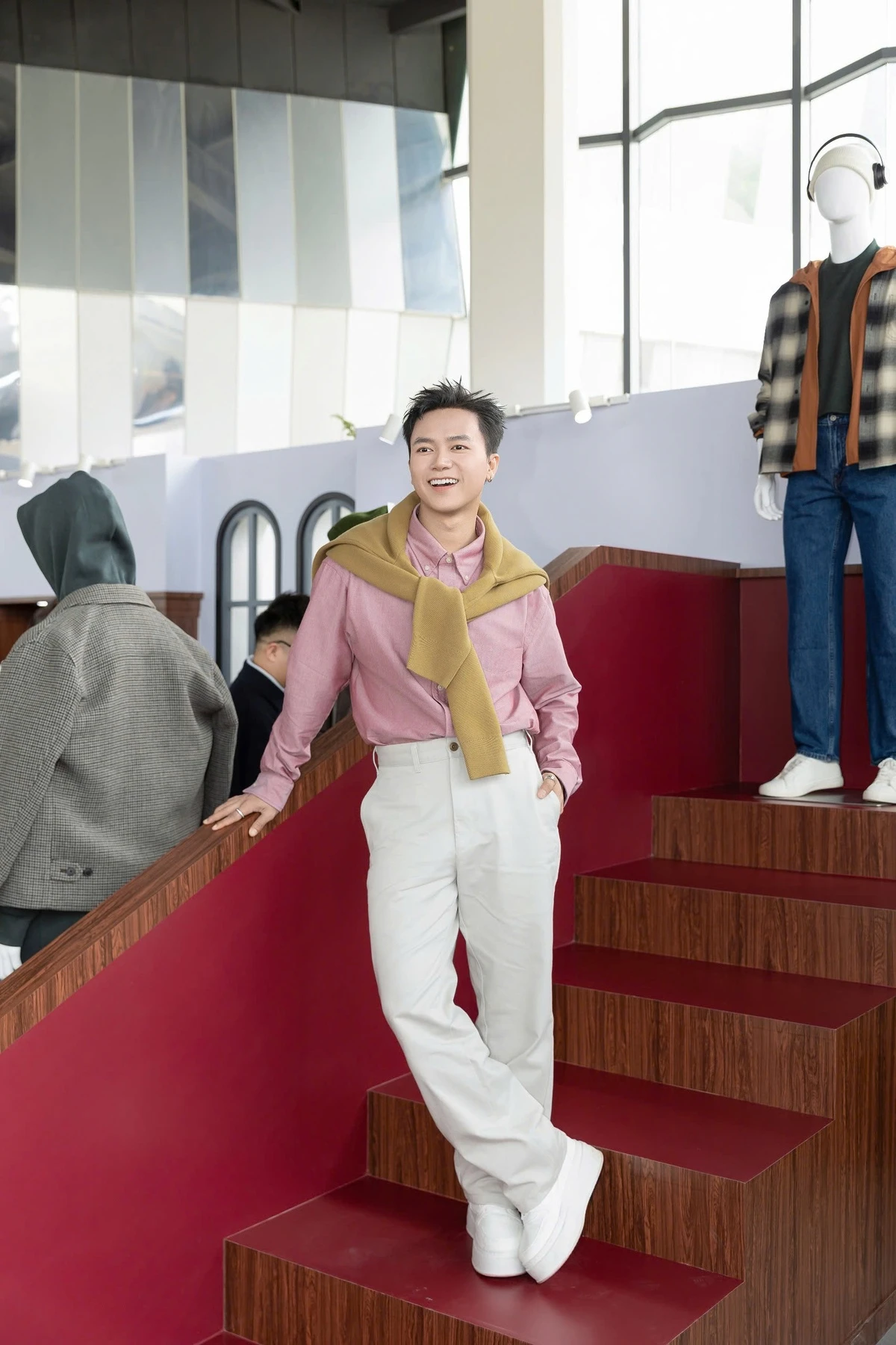 Uniqlo ra mắt BST LifeWear Thu/Đông 2025: Đỉnh cao Ivy League