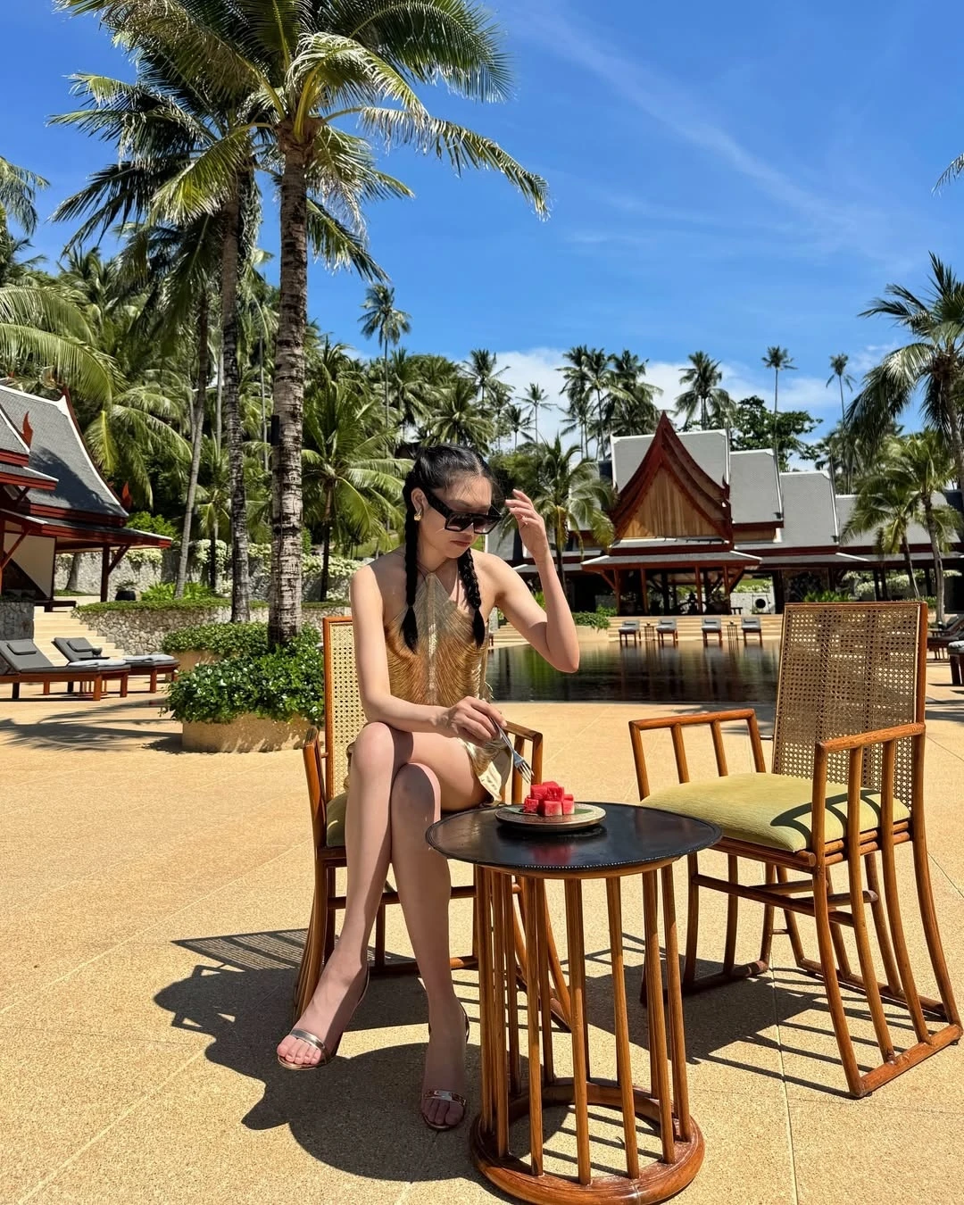 Lối sống xa hoa của ái nữ tỷ phú VPN