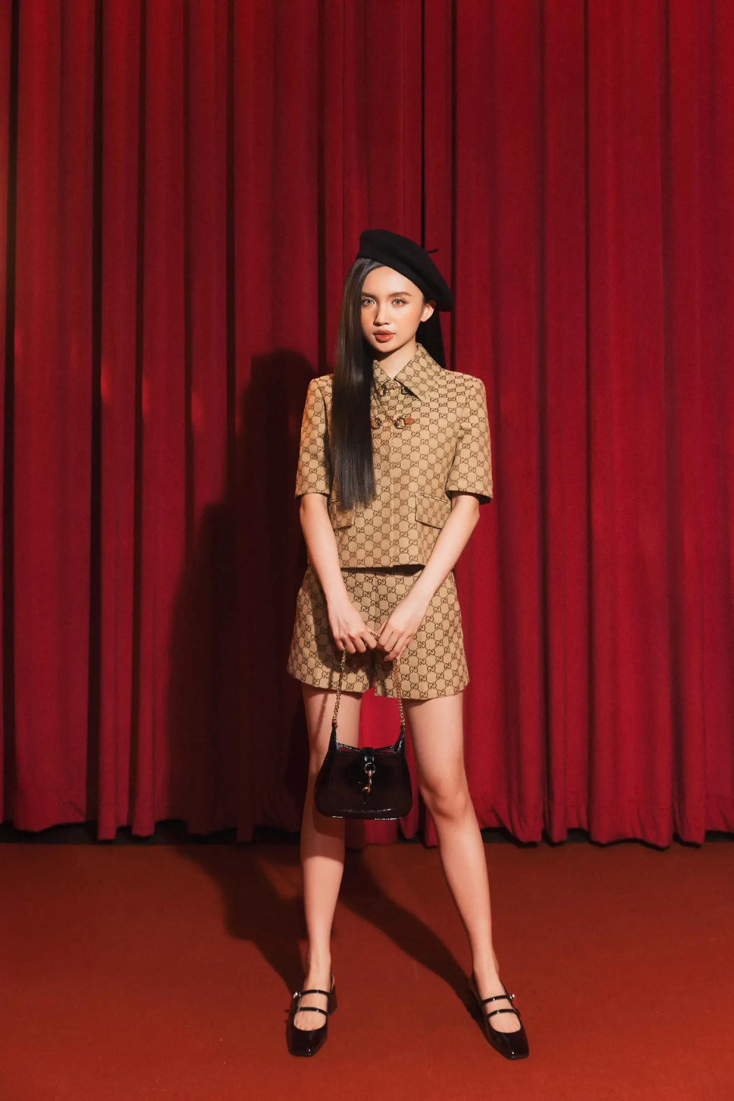 Tân binh LEXXY được ví như công chúa khi mặc đồ GUCCI