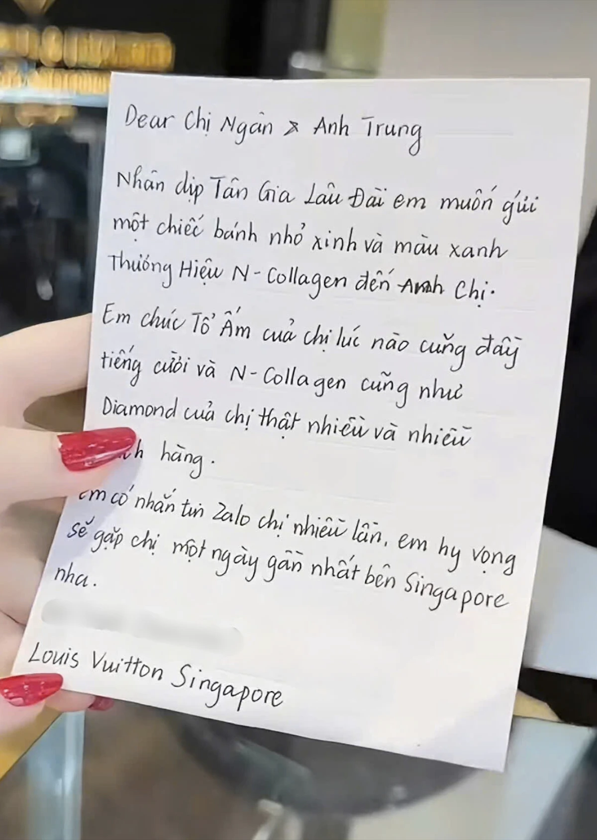 Ngân Collagen gây tranh cãi vì khoe thư tay của Louis Vuitton